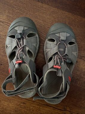 Keen Women's Ravine H2 Sandals Gray Hiking waterproof washable Size 6 EXCELLENT